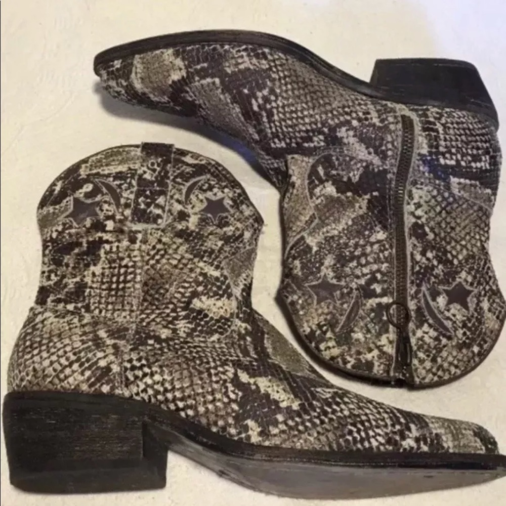 Snakeskin western boots men’s 7 1/2 women’s 9